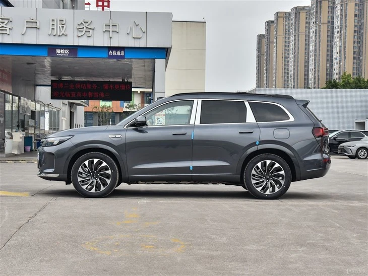 Seres Aito M7 Plus 5 door 5 Seat SUV